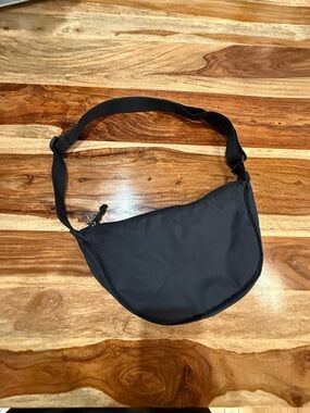 32 Degrees Unisex Cool Crossbody Bag: Black, NWOT